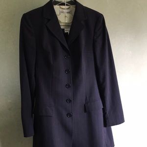 Selling a vintage Dolce & Gabbana women’s suit